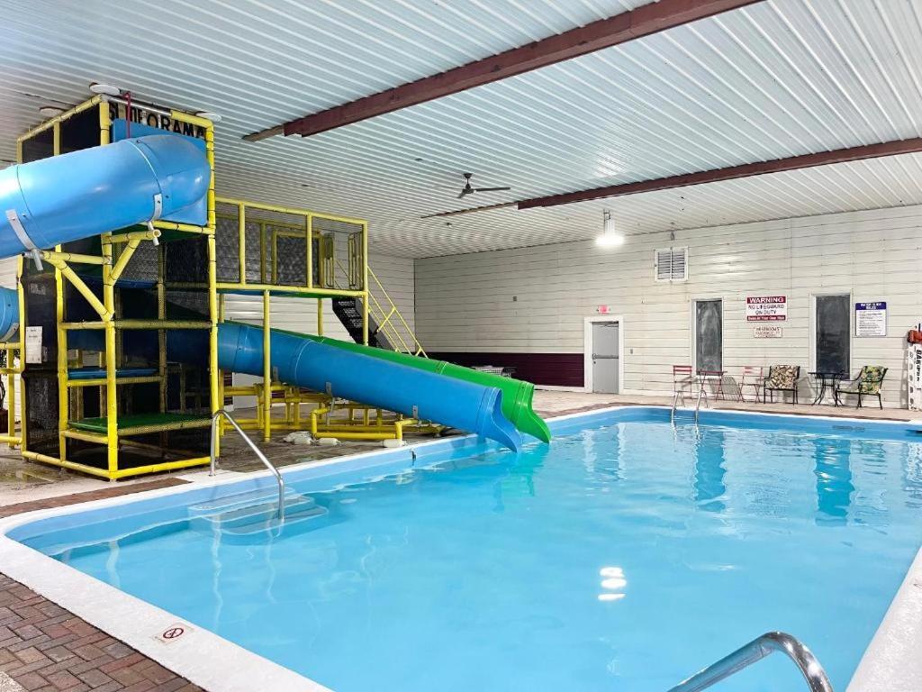 Au Sable Camp Inn Lodge מראה חיצוני תמונה