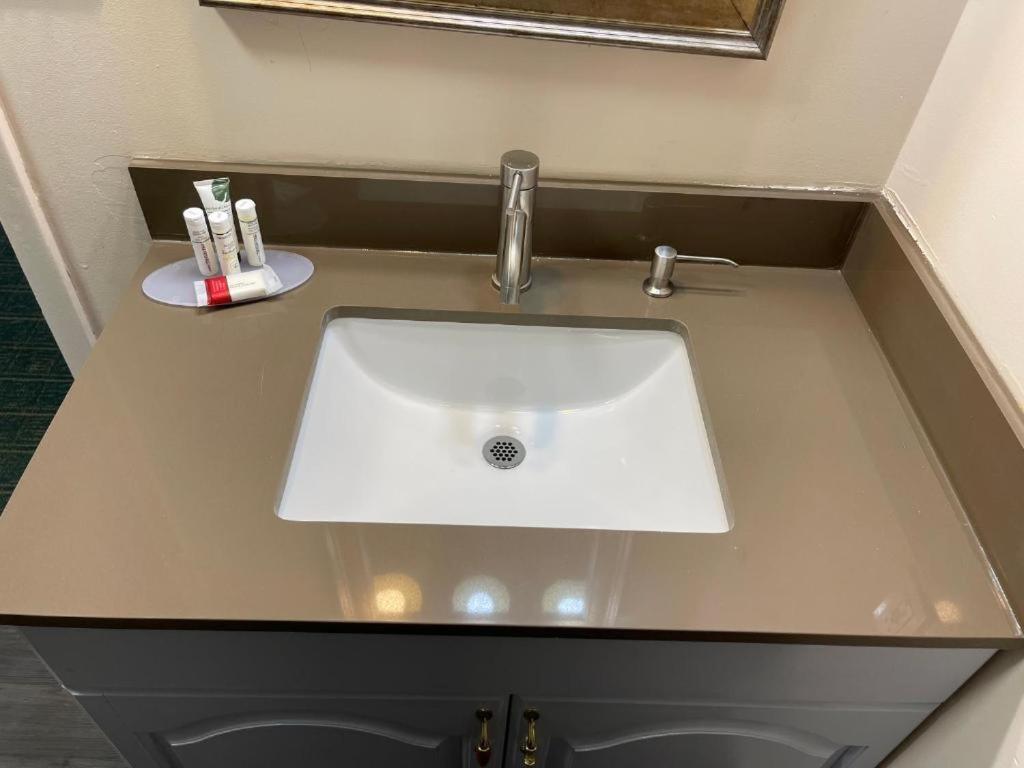 Au Sable Camp Inn Lodge מראה חיצוני תמונה
