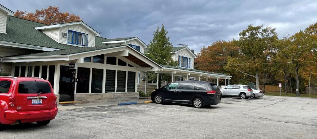 Au Sable Camp Inn Lodge מראה חיצוני תמונה