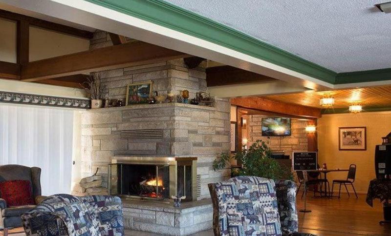 Au Sable Camp Inn Lodge מראה חיצוני תמונה